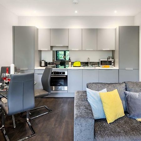 Homely - Watford Premier Apartments Екстериор снимка