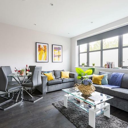 Homely - Watford Premier Apartments Екстериор снимка