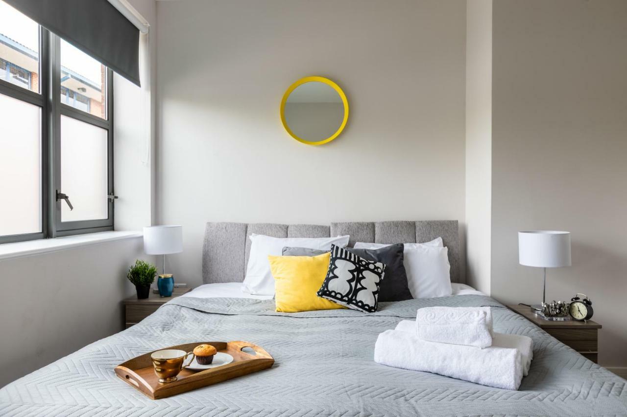 Homely - Watford Premier Apartments Екстериор снимка