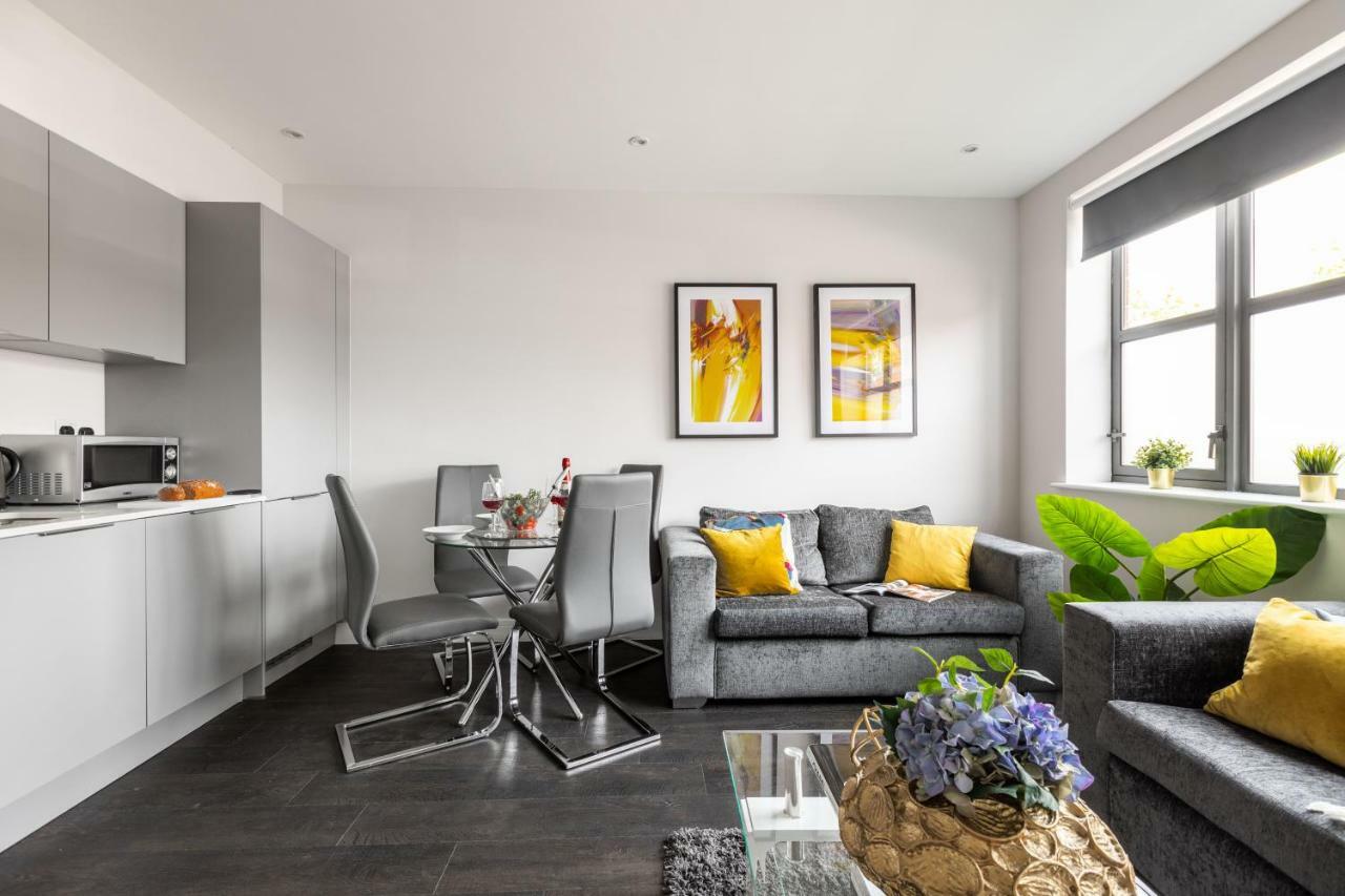 Homely - Watford Premier Apartments Екстериор снимка