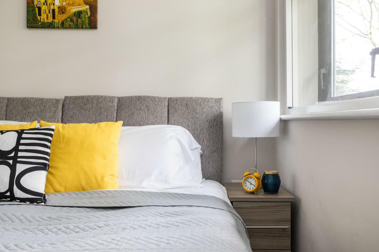 Homely - Watford Premier Apartments Екстериор снимка