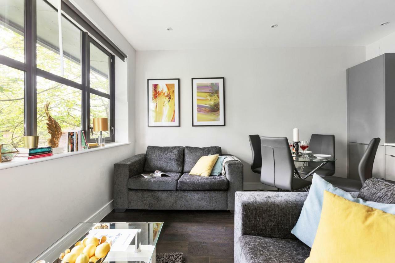 Homely - Watford Premier Apartments Екстериор снимка