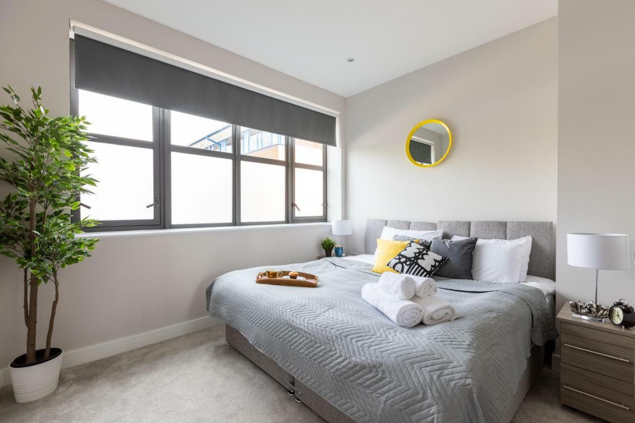 Homely - Watford Premier Apartments Екстериор снимка