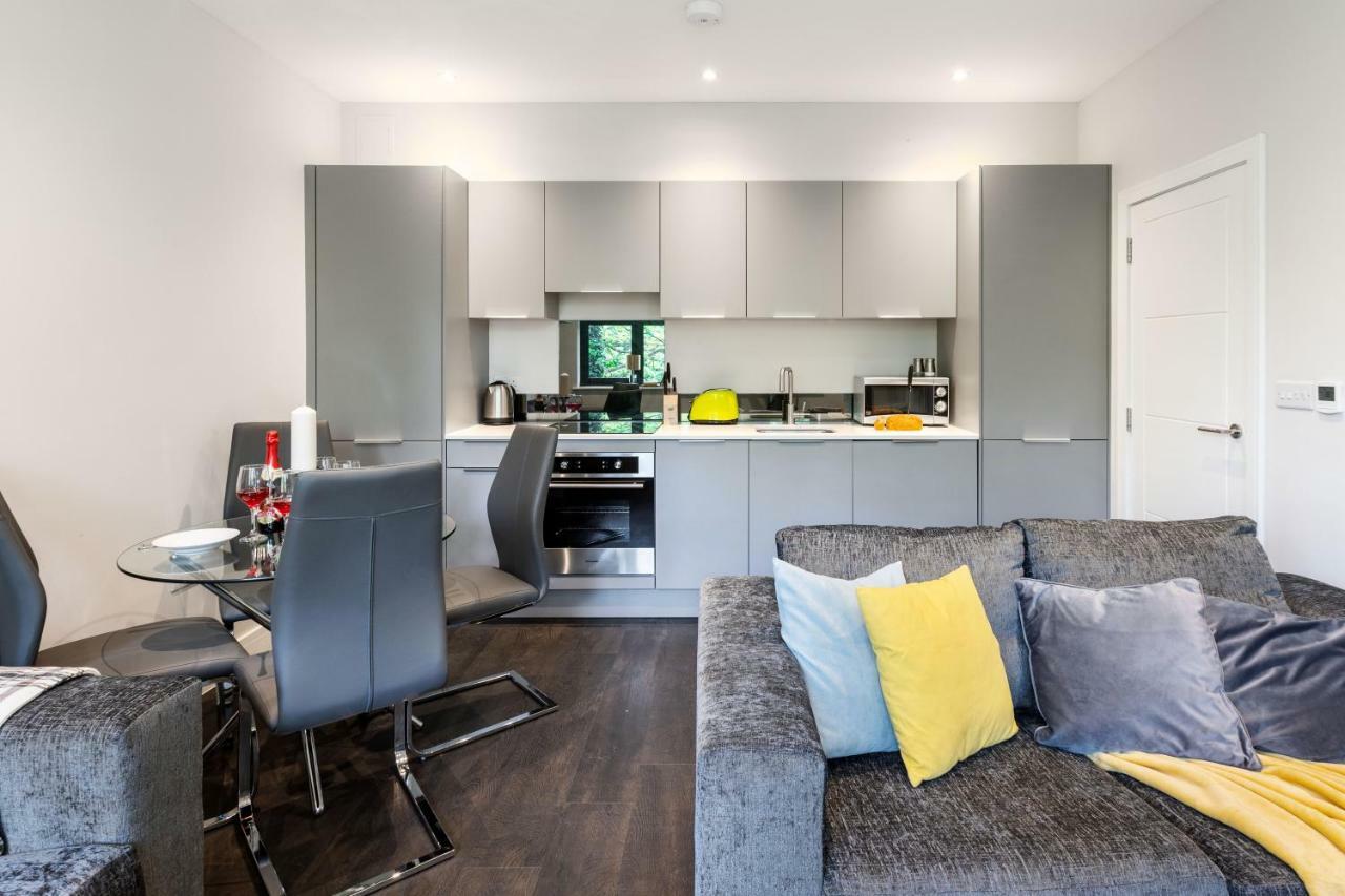 Homely - Watford Premier Apartments Екстериор снимка