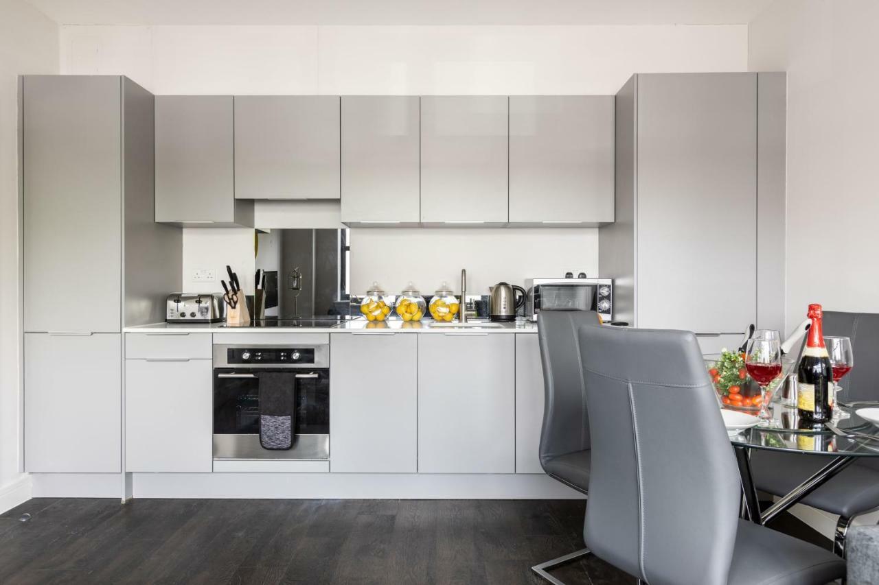 Homely - Watford Premier Apartments Екстериор снимка